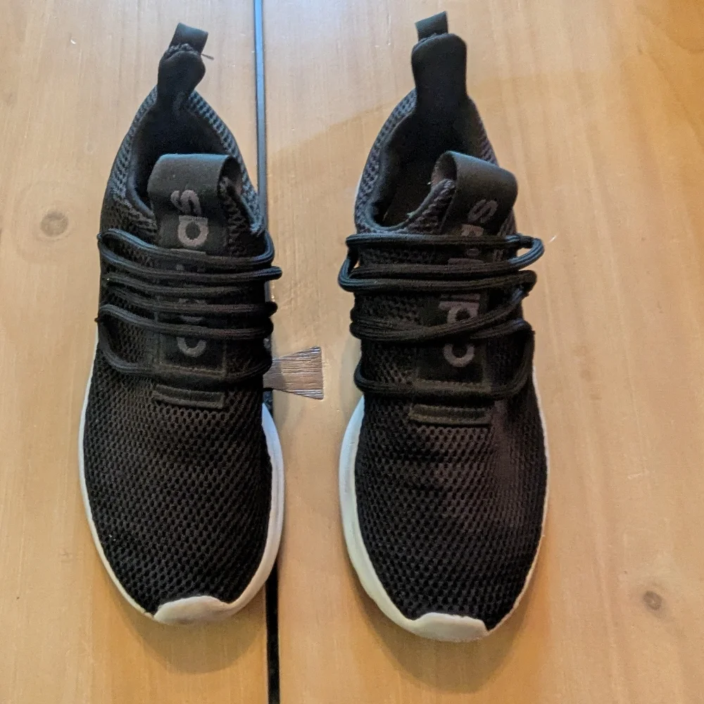 Boys Size 5 Adidas Slip On Sneakers - Picture 3 of 4